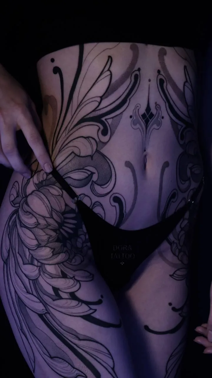 Чёрно-белая графика — татуировка мастера Дарьи Графики